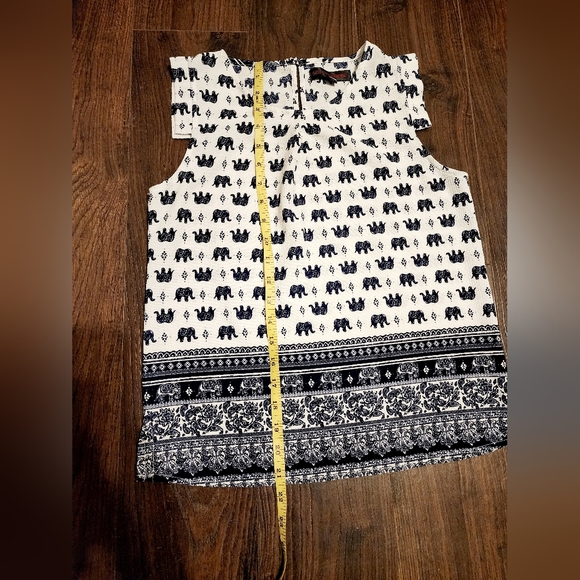 WOMEN'S SM WARDROBE ELEPHANT BLOUSE WOMEN'S SIZE: S COLORS: WHITE & NAVY BLUE - Picture 3 of 7
